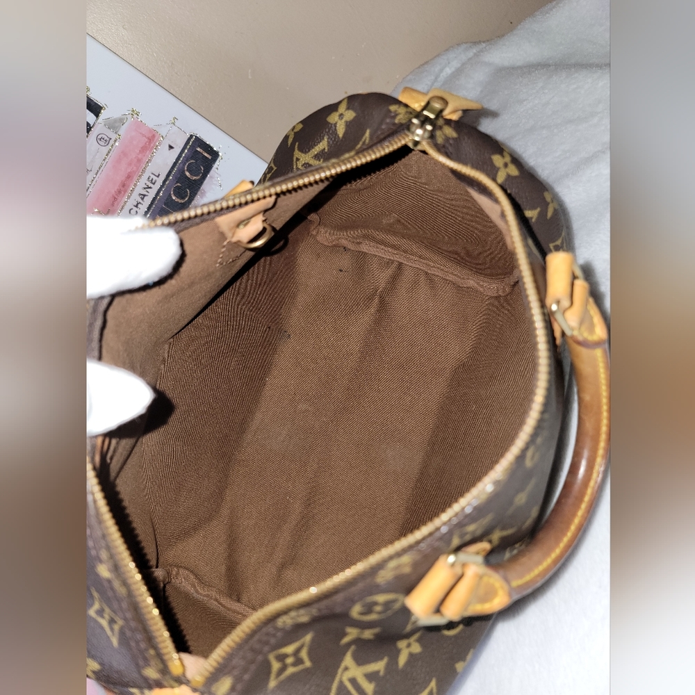 LOUIS VUITTON Speedy 30 Handbag - Picture 12 of 16